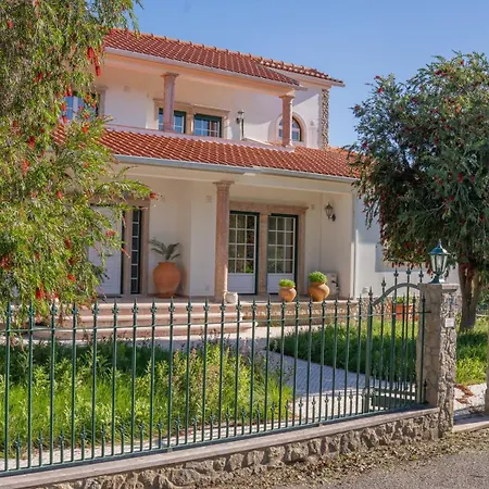 Big House With Pool Close To Sintra *